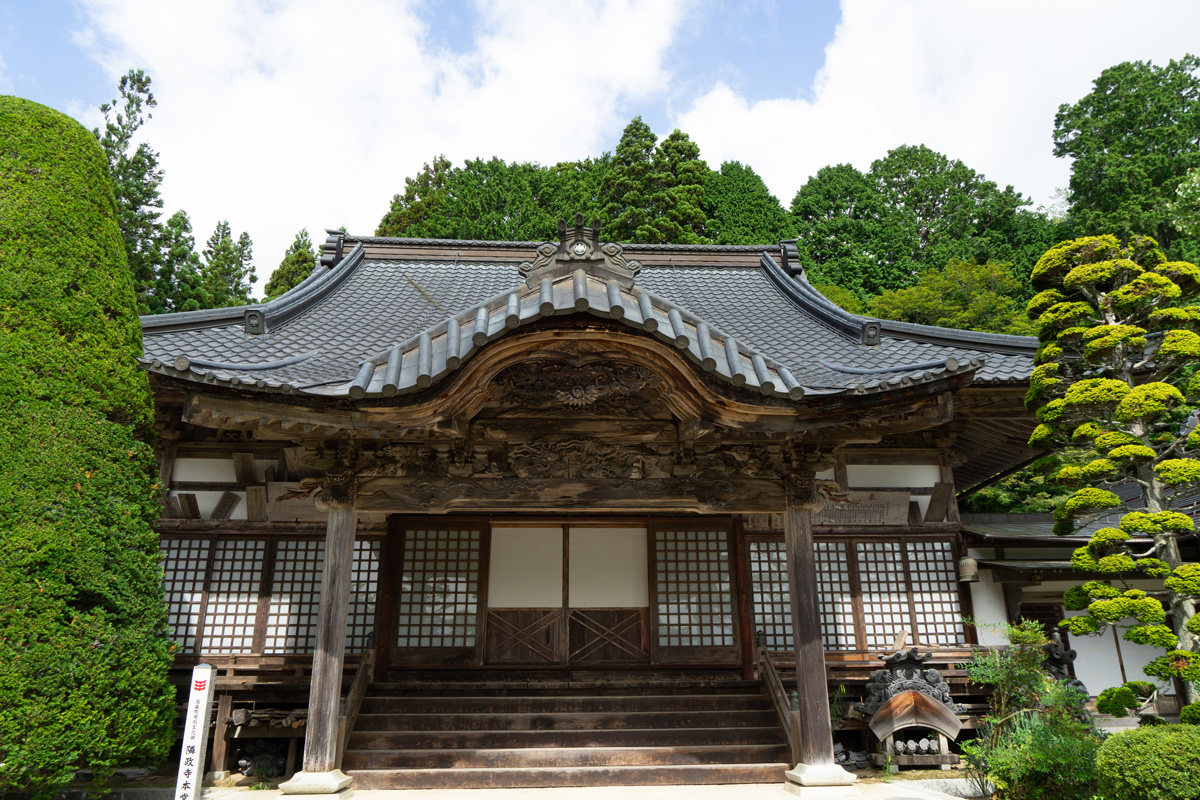 隣政寺本堂